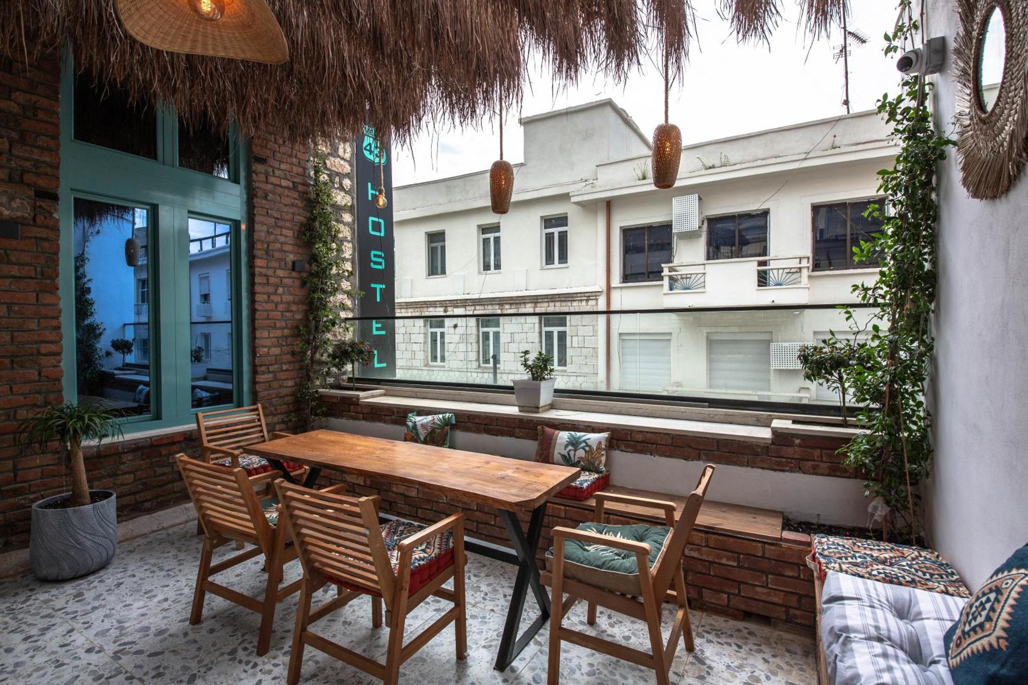 Vega 43 Hostel ساراندا المظهر الخارجي الصورة